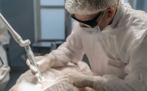 ¿ASISA o Caser? ¿Quién tiene mejor seguro médico 2026? cirugi