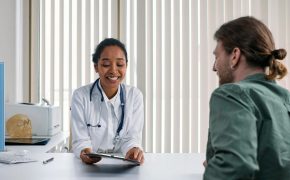 ¿Mapfre o AXA? ¿Quién tiene mejor seguro médico 2026? seg medico